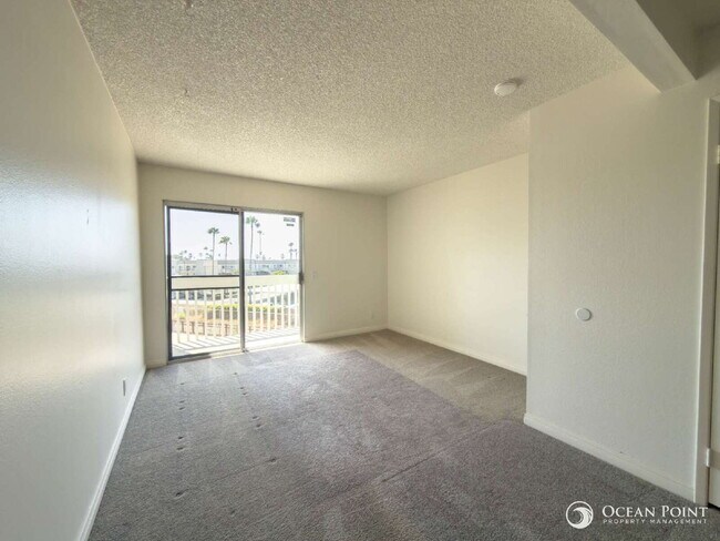 Foto del edificio - Charming 2 Bedroom Anacapa Condo just steps from the beach in Port Hueneme!