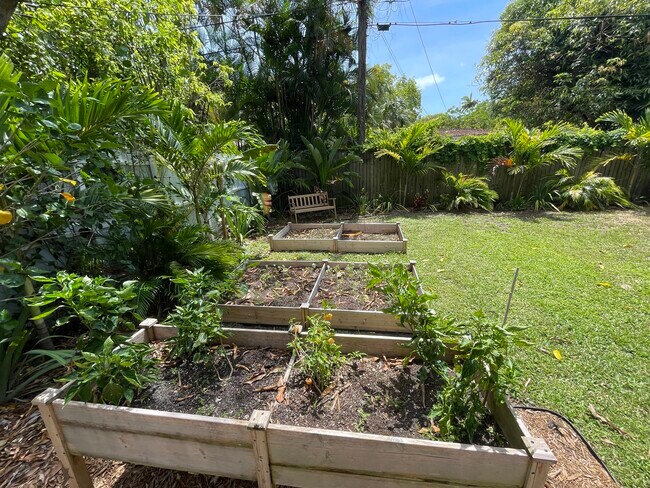 Foto del edificio - 12205 NE 11th Ct