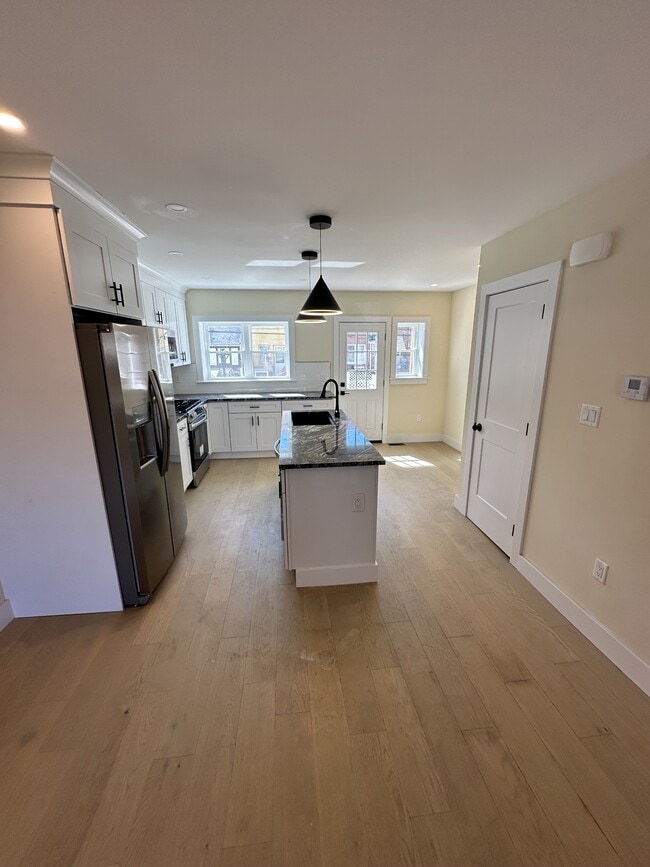 Building Photo - 714 Mollbore Terrace