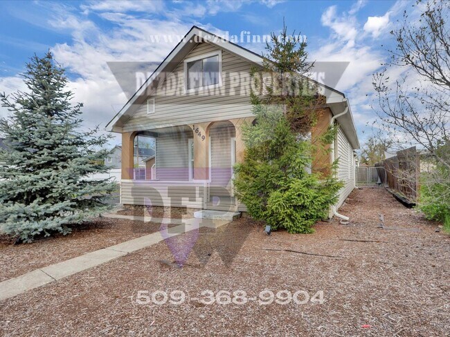 Building Photo - 4 Bed 2 Bath Home in North Spokane Availab...