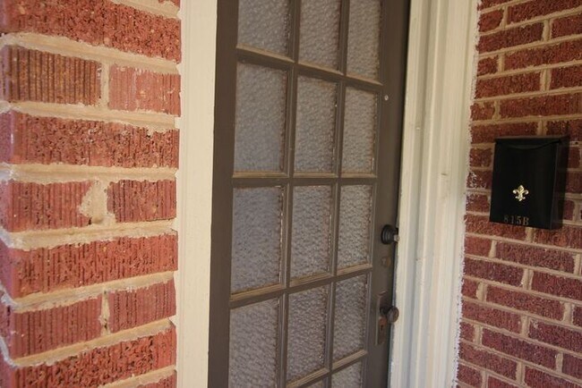 Building Photo - Beautifully Remodeled 1 Bed 1 Bath In Tyle...