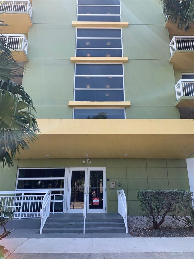 Foto del edificio - 816 NW 11th St