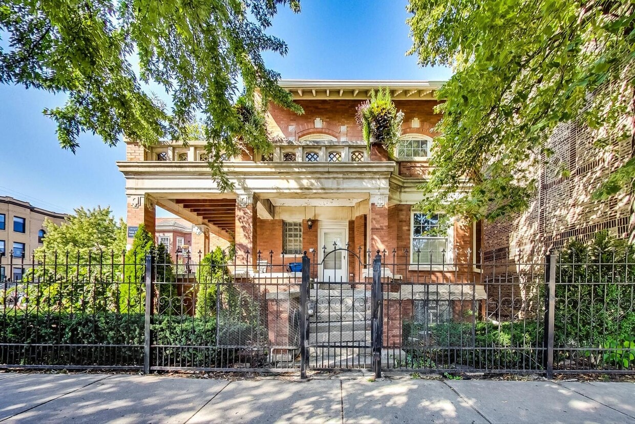 Primary Photo - 2950 W Palmer St