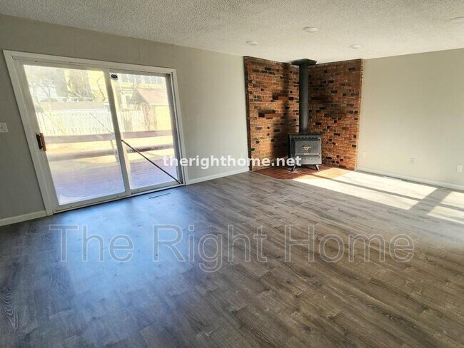 Foto del edificio - 840 E 6th St