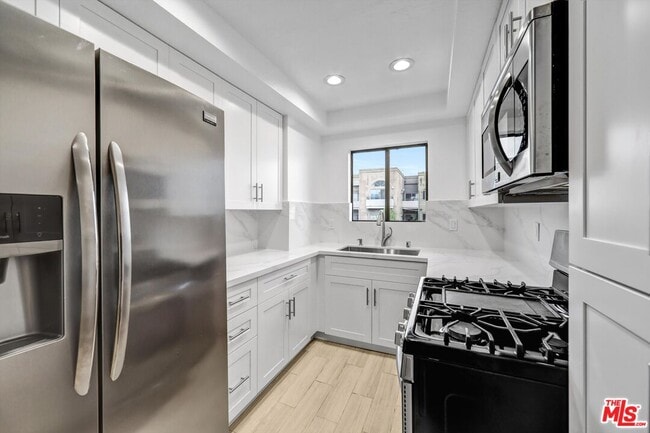 Foto del edificio - 1355 N Sierra Bonita Ave