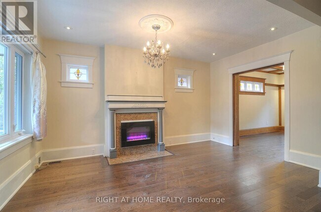 Photo du bâtiment - 174 Hillsdale Ave E