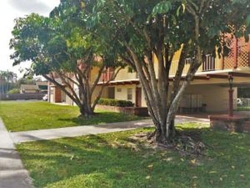 Building Photo - 985 Manor Dr