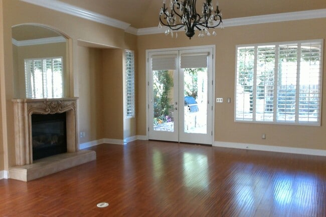 Building Photo - Beautiful 3 Bedroom 3 Bath home in Clovis