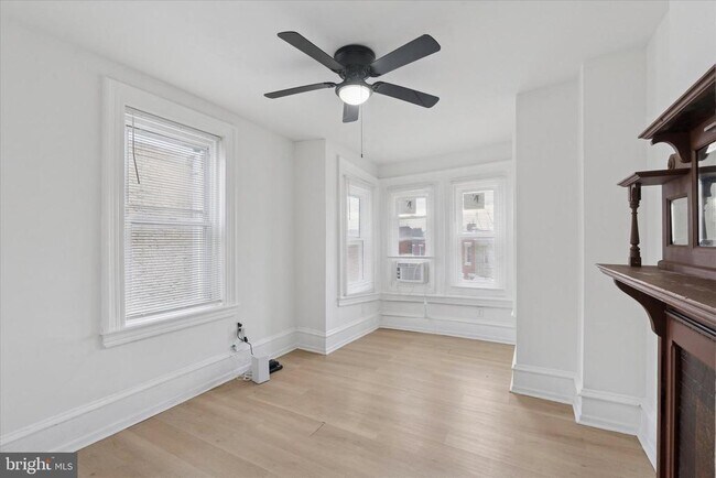 Foto del edificio - 2054 W Glenwood Ave