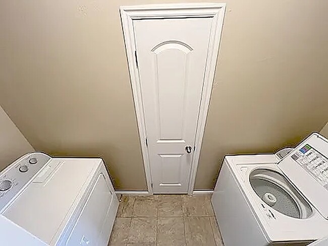 Building Photo - 426 W 200 N St