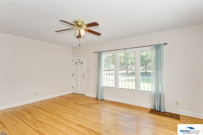 Foto del edificio - 2 bedroom in College Hill