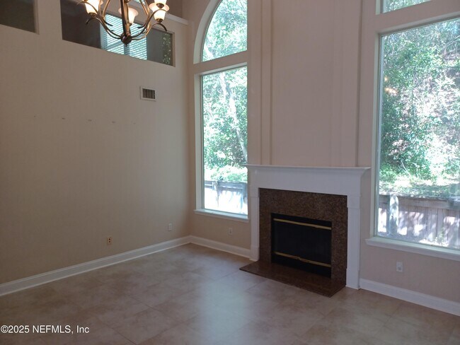 Foto del edificio - 4463 Ecton Ln E