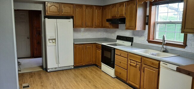 Building Photo - 402 Glasgow Ln