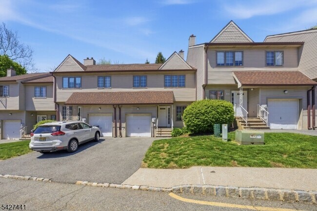 Foto del edificio - 11 Deer Hill Ct