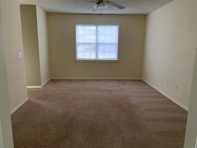 Building Photo - 6690 Rose Ln