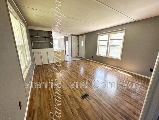 Building Photo - 954 N McCue St