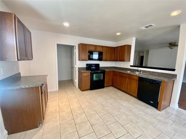 Building Photo - 2204 Cavalry Dr