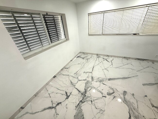 Foto del edificio - 2685 SE 5th St