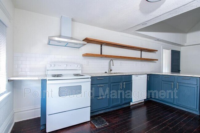 Foto del edificio - 3224 E Oakland Ave