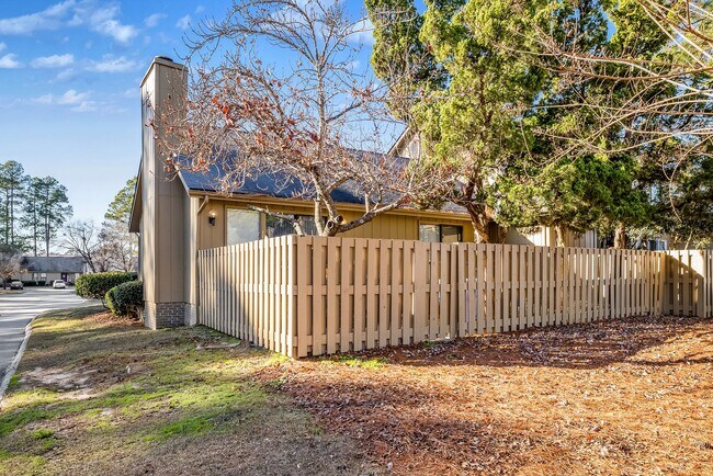 Foto del edificio - Updated townhome