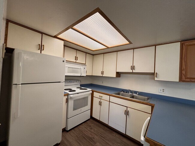 Foto del edificio - SPACIOUS 3 BEDROOM TOWNHOME FOR RENT IN DO...