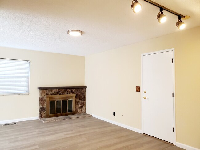 Foto del edificio - 2420 Clover St