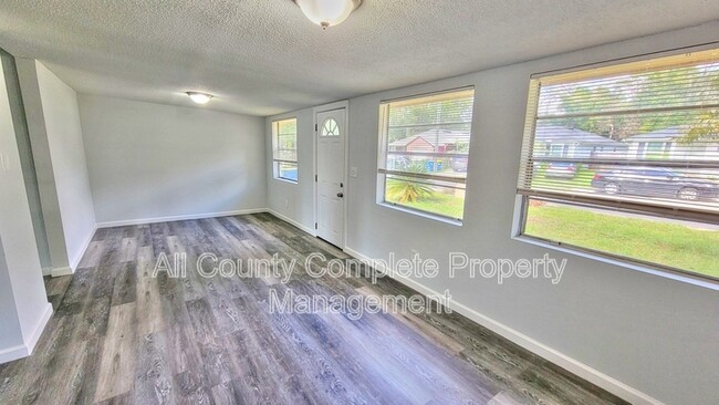 Building Photo - 7934 Cocoa Ave