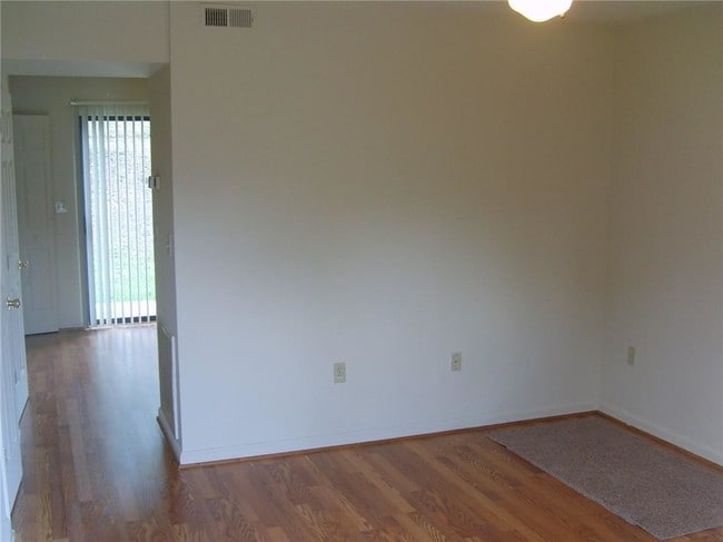 Building Photo - 420 Simpson Rd