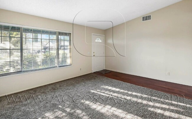 Building Photo - Lovely Single Story 4 Bed/2 Bath Home In R...