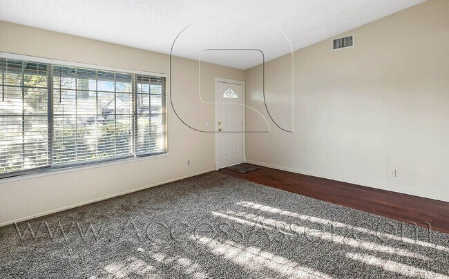 Foto del edificio - Lovely Single Story 4 Bed/2 Bath Home In R...