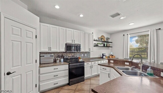 Foto del edificio - 321 Shadow Lakes Dr