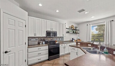 Building Photo - 321 Shadow Lakes Dr