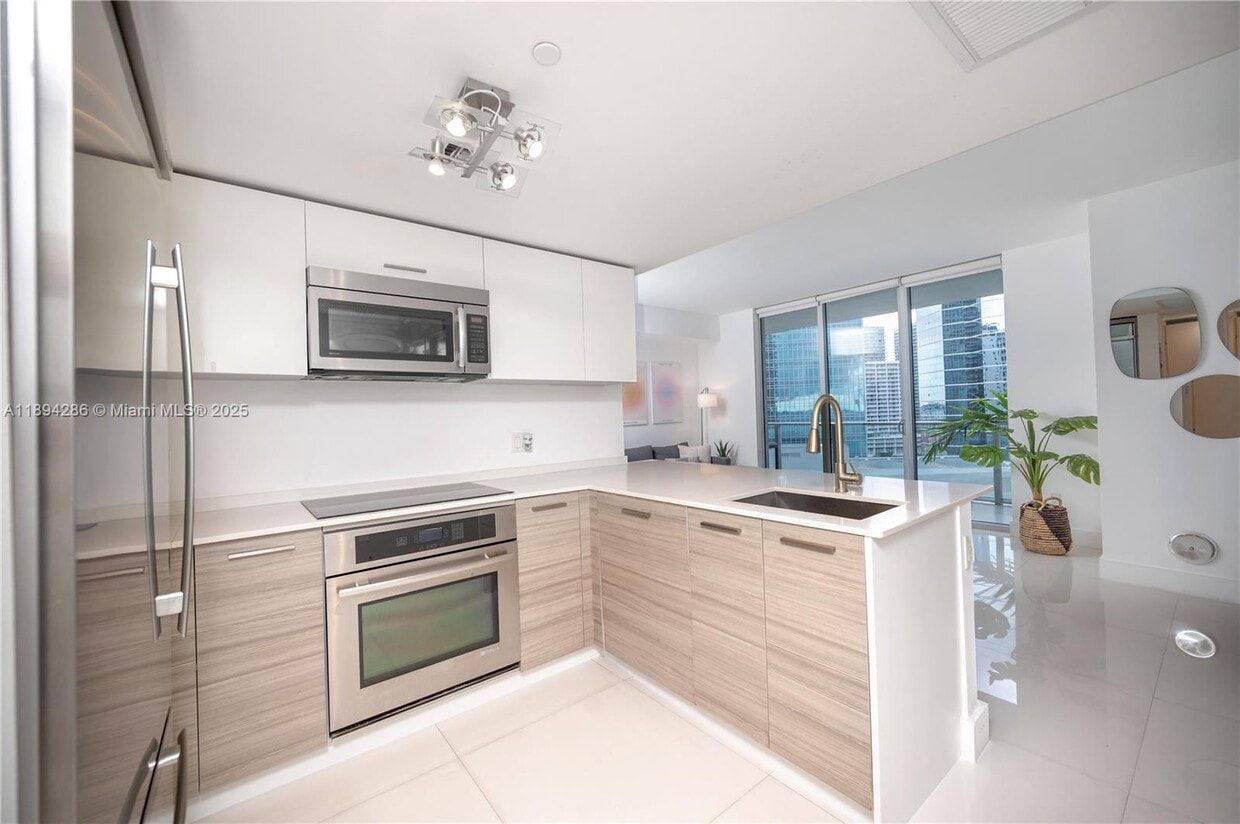 Foto principal - 1300 Brickell Bay Dr