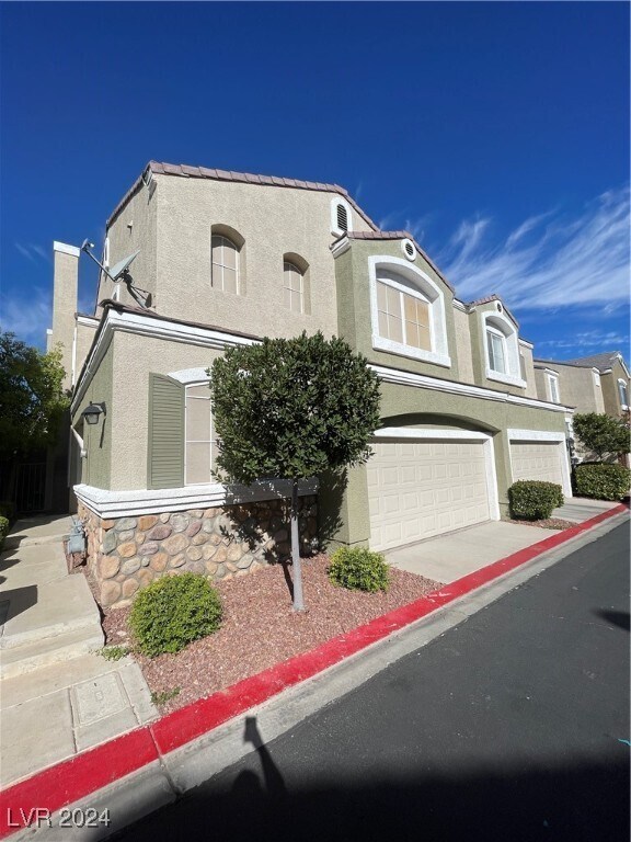 Building Photo - 983 Paisley St