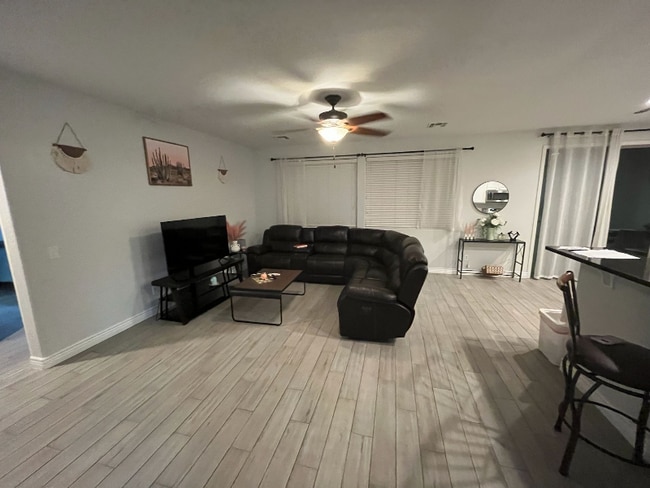 Foto del edificio - 16422 W Lilac St