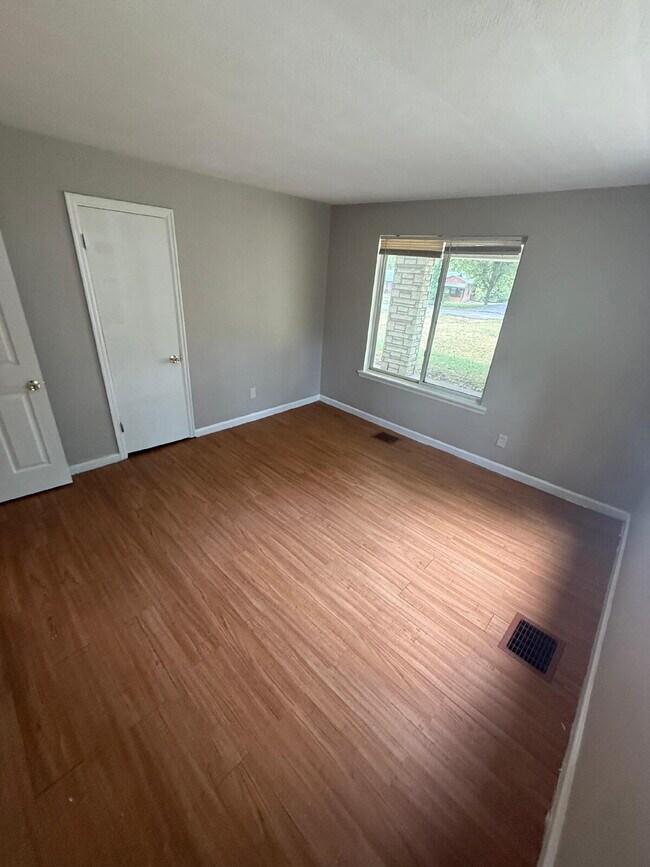 Foto del edificio - Beautiful 4 Bedroom Rental in Berkeley, MO...