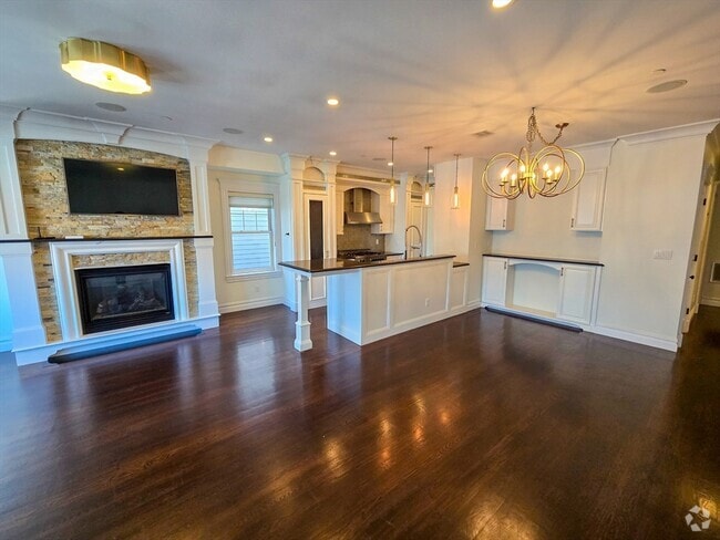 Building Photo - 161 Tudor St