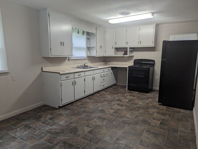 Foto del edificio - 3 Bedroom House in Boonville