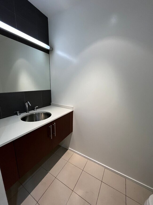 Building Photo - Montage Stunner - All the Amenities - In the Heart of Downtown Reno