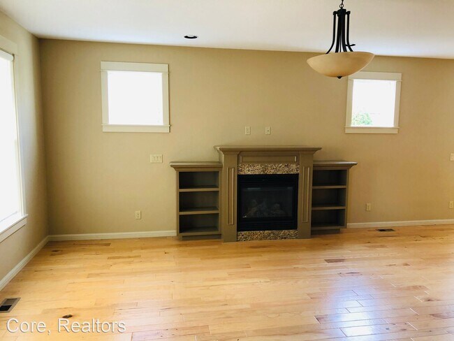 Foto del edificio - 3 br, 2.5 bath House - 5625 NE Everett St