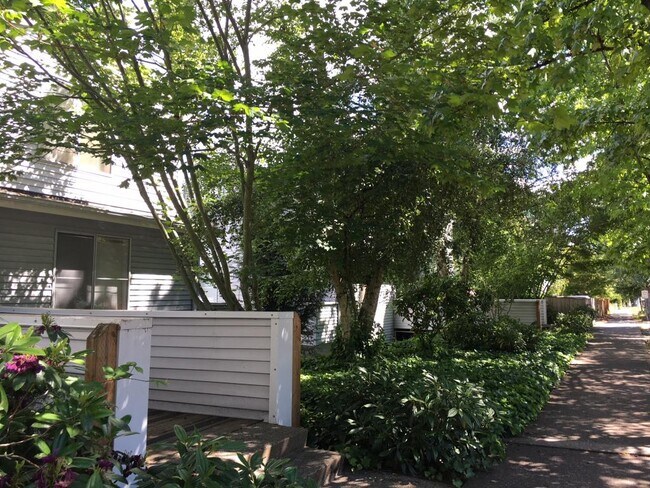 Building Photo - Roosevelt Heights - 1 bedroom