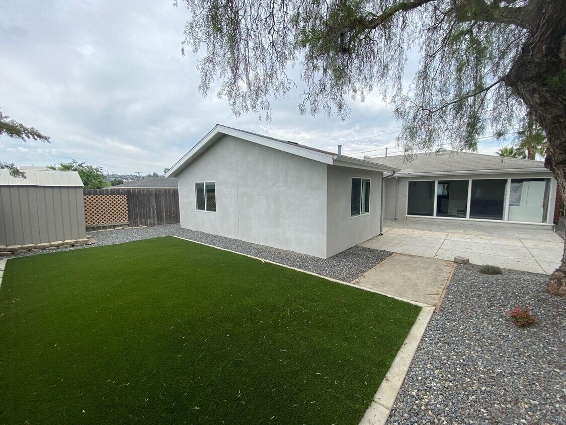 Primary Photo - 5BD/2BA with a Private Yard! (Lease out, p...