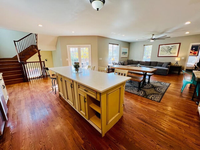 Building Photo - 3209 W Fairview Pl