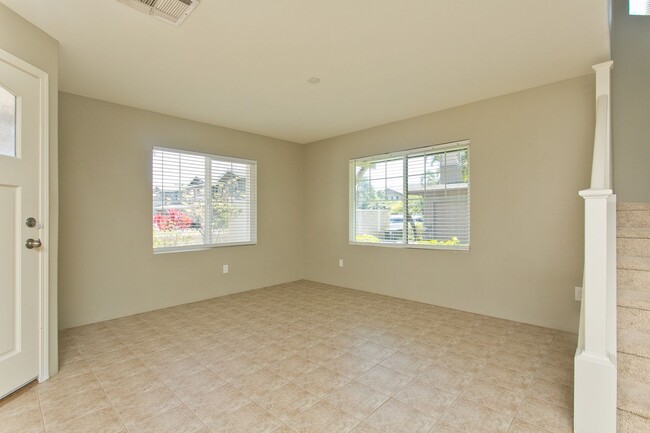 Foto del edificio - Available December 1st, Three Bedroom 2 1/...