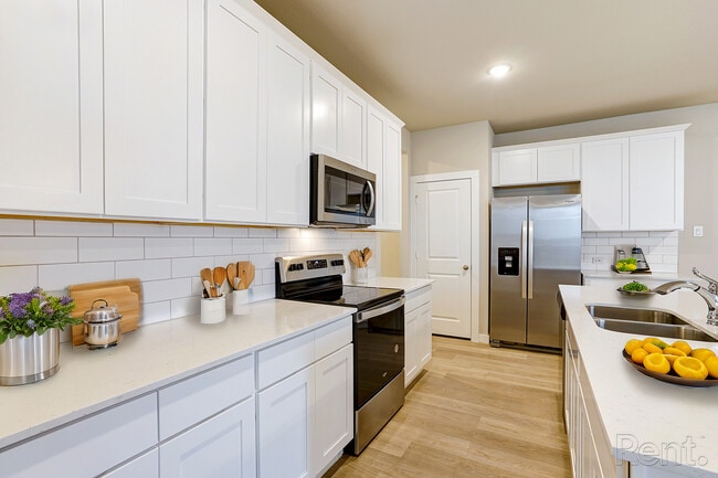 Building Photo - Hampton Villas