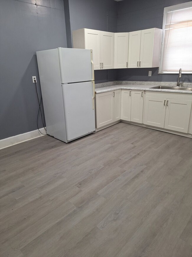 Building Photo - SL MON1527