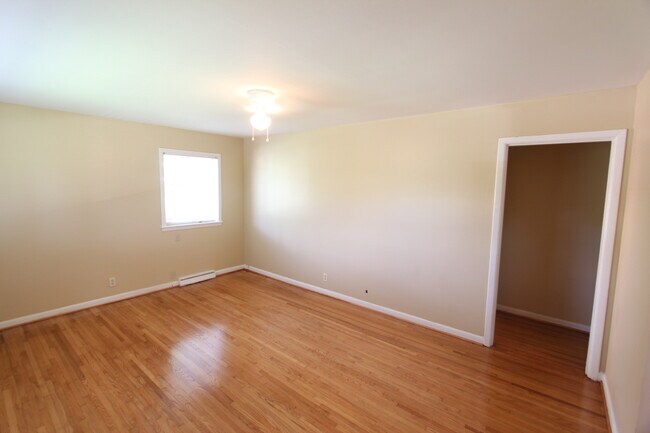 Building Photo - New On The Market!  Great Curb Appeal! Bet...