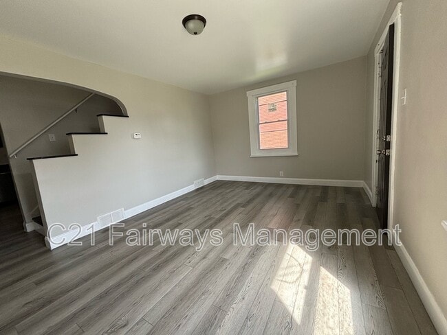 Photo - 929 Vankirk St House