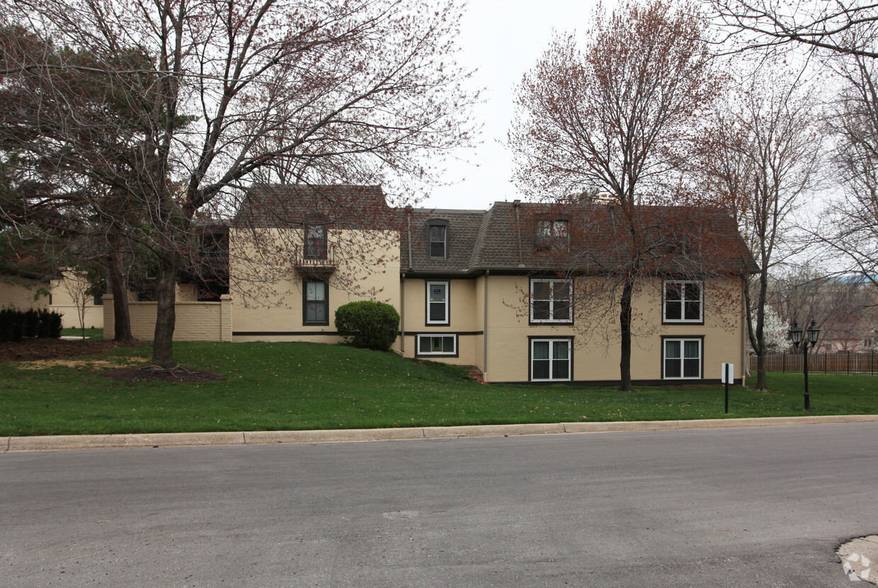 Primary Photo - Tuileries Condominiums