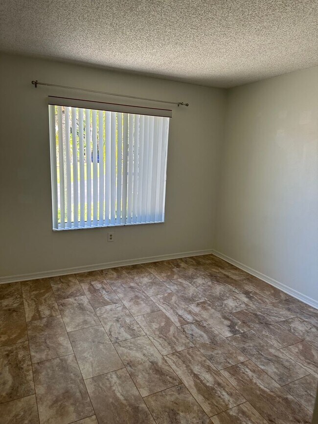 Foto del edificio - 151 Plover Ln